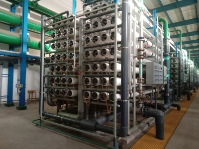 如何分辨反滲透膜是否被污染了？